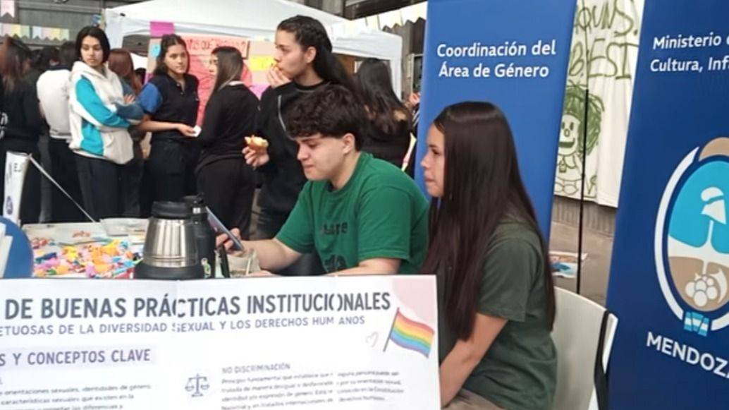 LA ESI CUMPLE 20 AÑOS Y MENDOZA LA CELEBRA CON VOCES ESTUDIANTILES EN UN EVENTO QUE CRECE CONTRA LA CORRIENTE