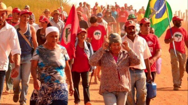 LA TIERRA NO PIDE PERMISO: TRES MIL SEM TIERRA MARCHAN EN BELO HORIZONTE