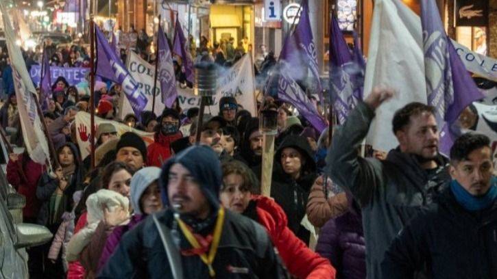 TIERRA DEL FUEGO: LA DOCENCIA CUMPLE 40 DÍAS DE HUELGA Y EL GOBIERNO NO SE MUEVE
