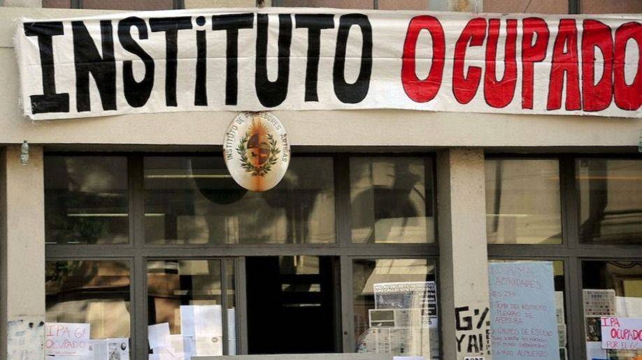LA CRISIS EDUCATIVA QUE SE EXTIENDE AL QUE ENSEÑA