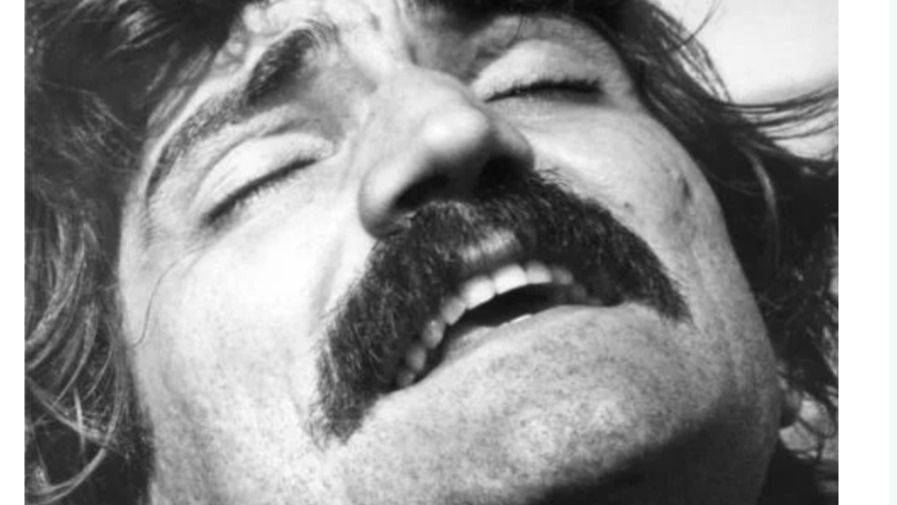 BELCHIOR, EL ARTISTA QUE SE FUE CUANDO ESTABA EN LA CIMA: UNA SERIE REVISA EL GESTO QUE EL MERCADO CULTURAL NUNCA LE PERDONÓ