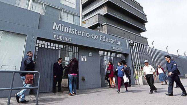 EL MINISTERIO QUE LE DECLARA LA GUERRA A LA ESCUELA
