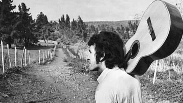 UN EJÉRCITO DE GUITARRAS CONTRA EL SILENCIO DE LOS VERDUGOS