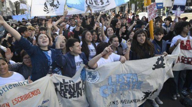 A 50 AÑOS DE LA NOCHE DE LOS LÁPICES LA PLATA VOLVIÓ A DESBORDARSE DE JÓVENES
