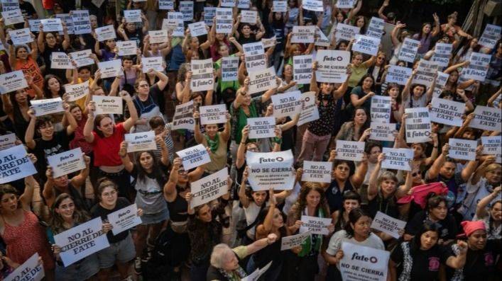FATE: EL ARTE DE SOSTENER UNA FÁBRICA CUANDO LA JUSTICIA ORDENA VACIARLA