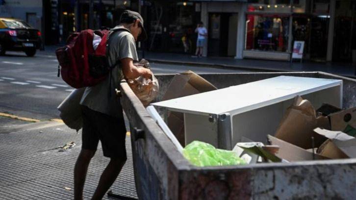CAPUTO CELEBRA UN PAÍS CON 1.250.000 POBRES MÁS EN SEIS MESES