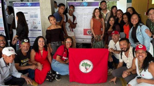 JÓVENES SIN TIERRA LLEVAN LA CIENCIA DEL CAMPO AL AULA