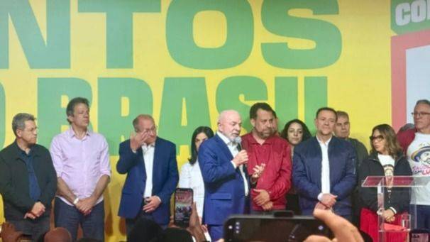 BRASIL ELIGE ENTRE DOS PROYECTOS DE PAÍS Y LA CAMPAÑA ENTRA EN SU HORA DECISIVA